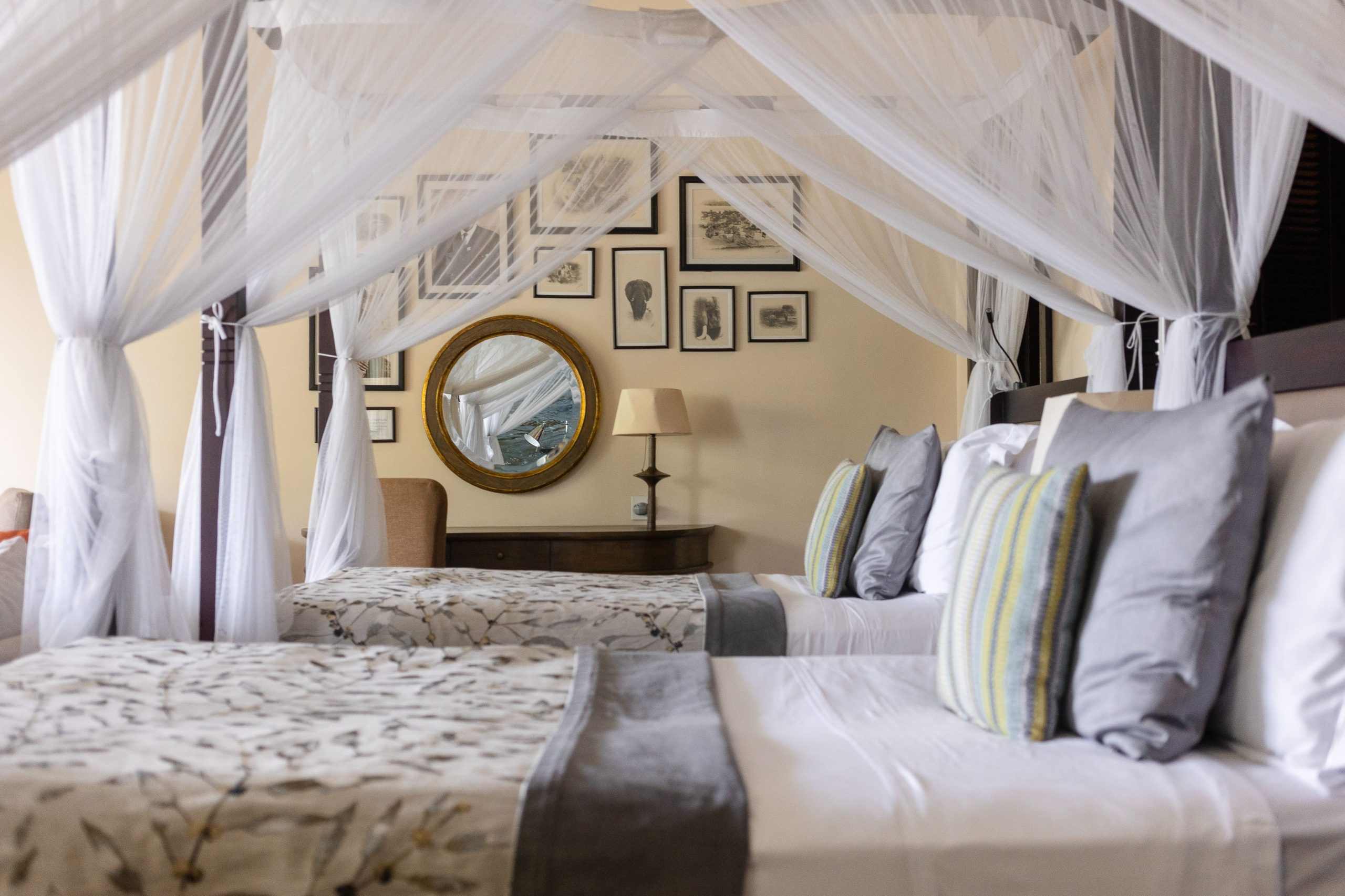Deluxe Suite Twin Bedroom Close up