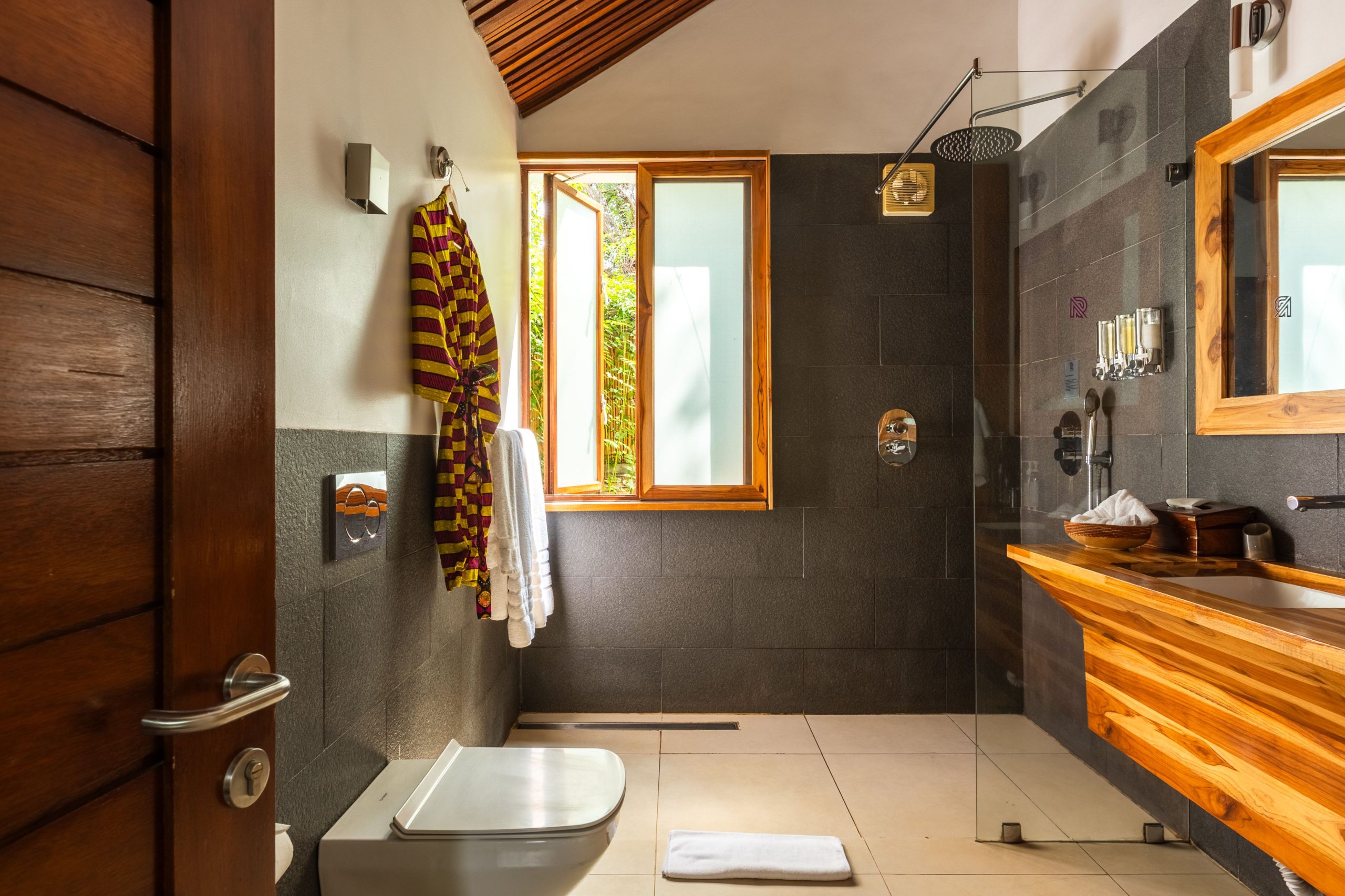 Deluxe King Room bathroom 8 – TC 2025