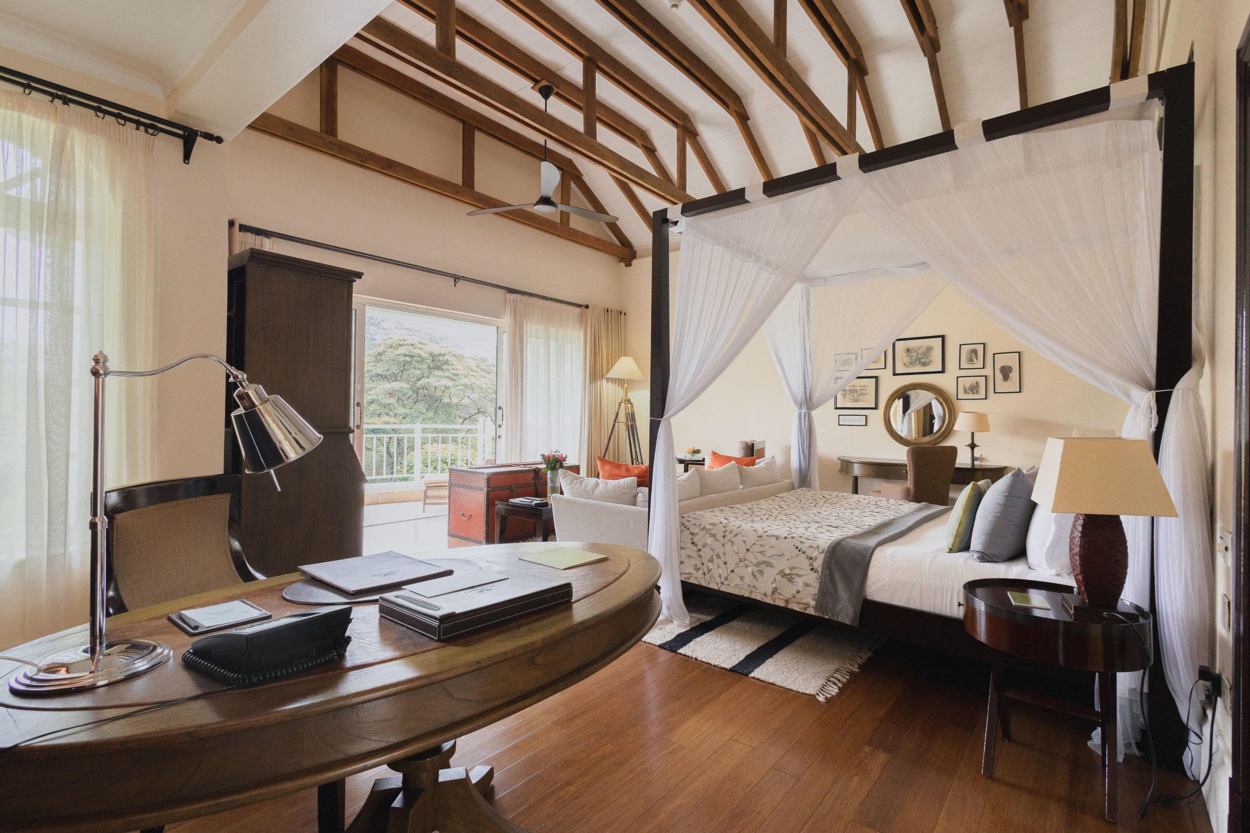 Executive Suite Double Bedroom 2 (1)