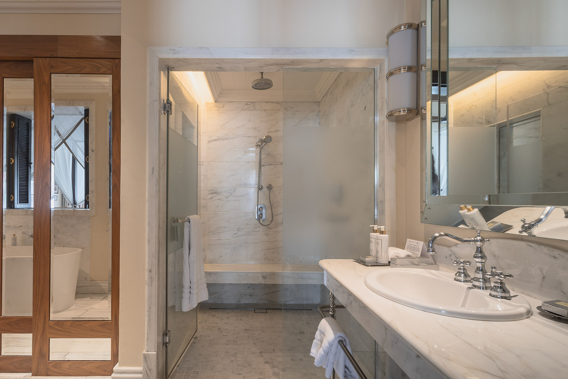 Blixen suite bathroom 2