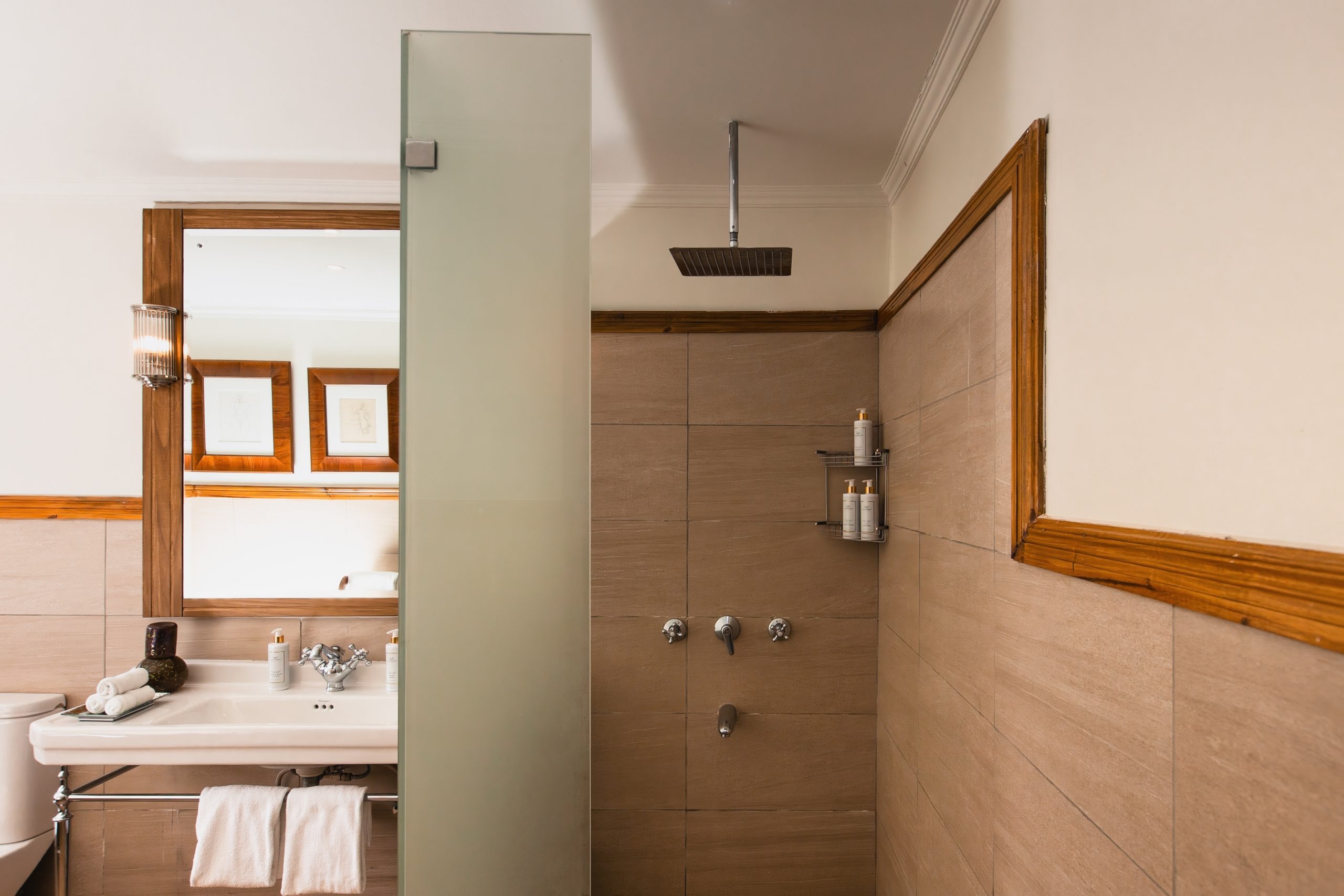 Garden View Bathroom 3