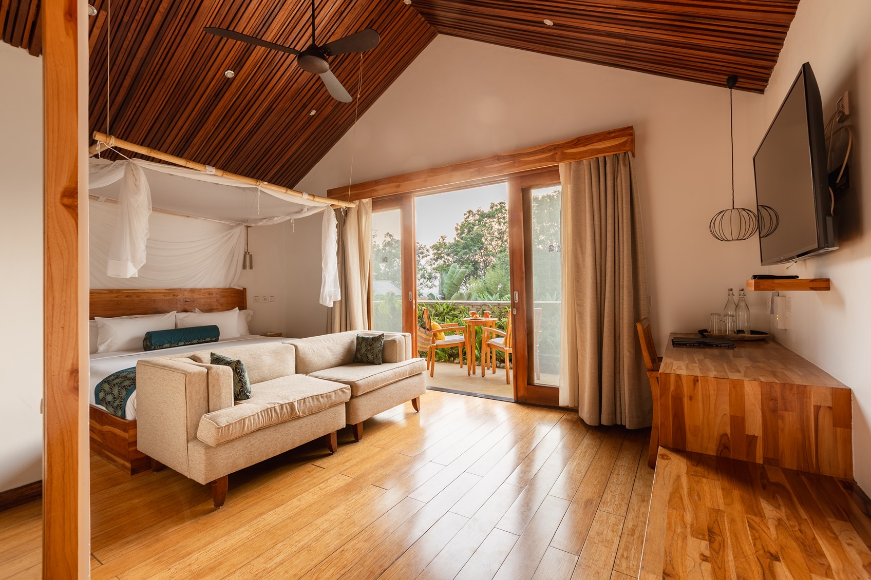 Superior King Suite Interior – 1